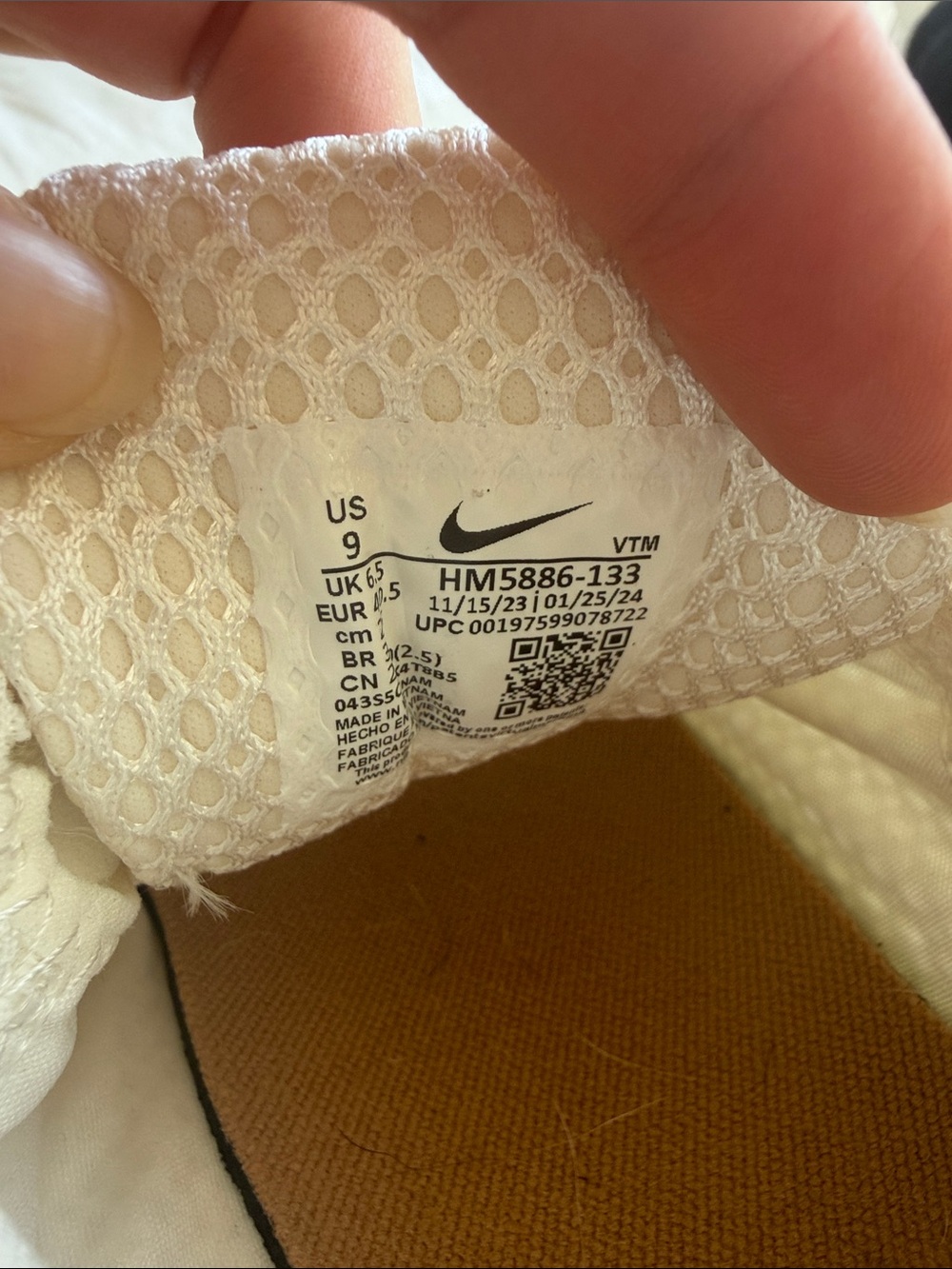 Nike Vomero 5 women’s sneakers in Coconut - Lightweight Breathable Tennis Shoes - Picture 5 of 5